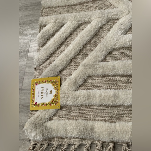 27” x 45” Patterned Accent Rug - Picture 3 of 4